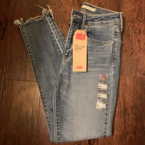 Women’s Levi jeans